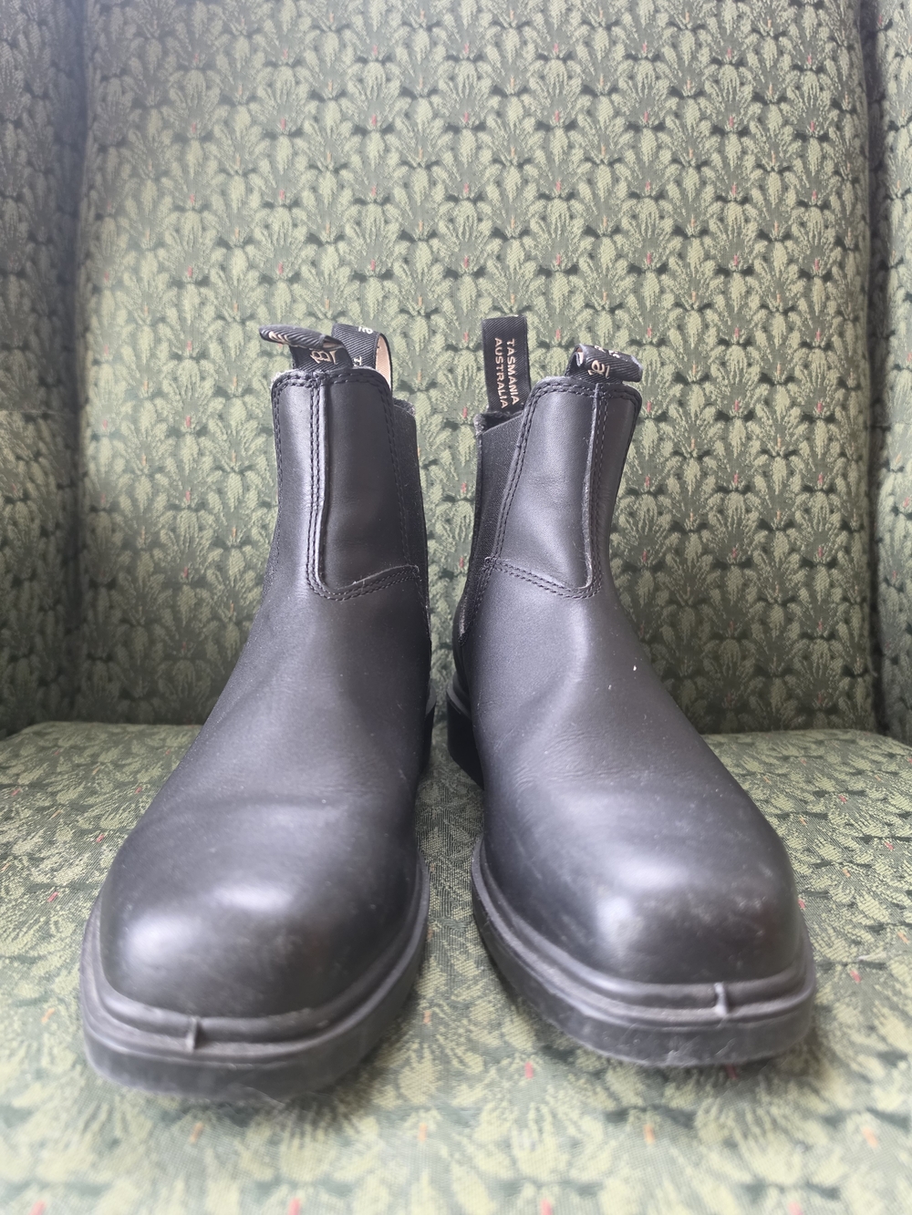 Womens 7 - Mens 5 Blundstone Black Leather Chelsea-Style Chukka Boots